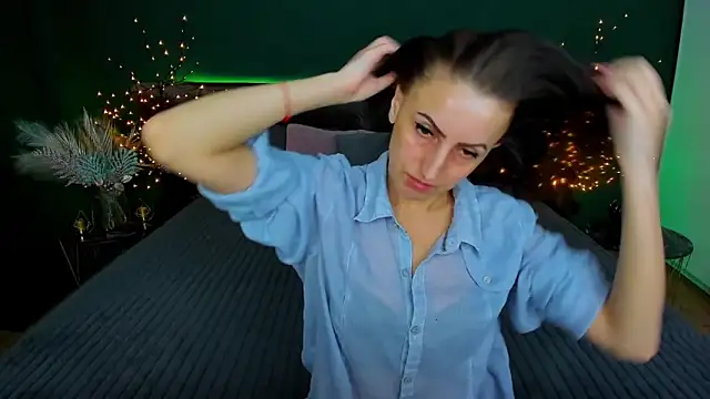 Rebecca Diamond online show from February 4, 6:14 am