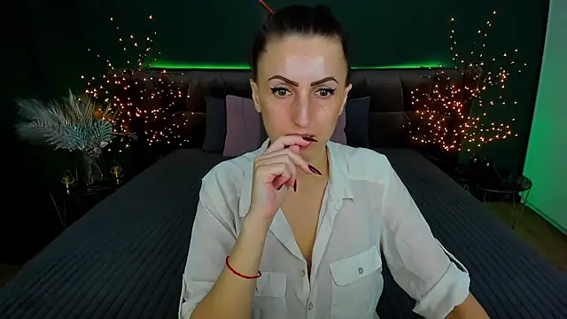 Rebecca Diamond online show from February 5, 6:35 am