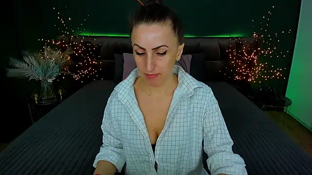 Rebecca Diamond online show from February 6, 6:40 am