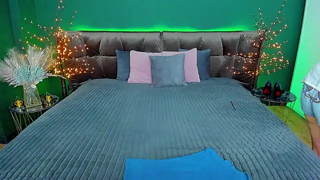 Rebecca Diamond online show from February 24, 6:49 am