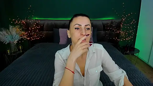 Rebecca Diamond online show from March 3, 6:26 am