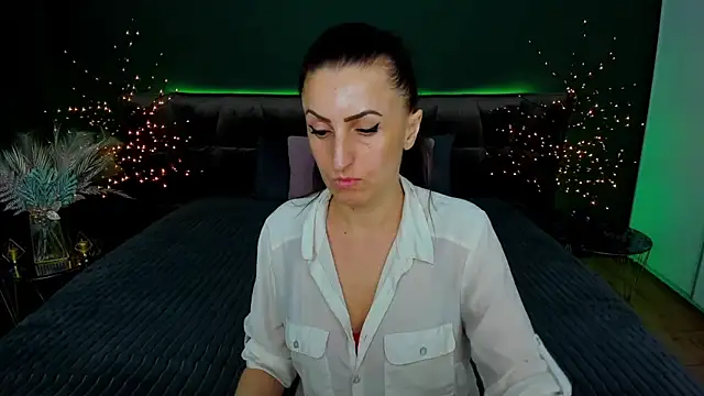 Rebecca Diamond online show from March 9, 1:04 pm