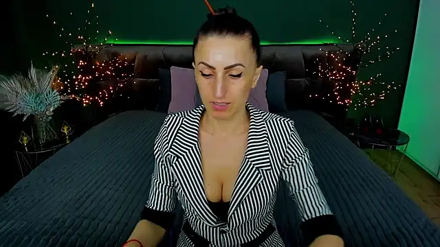 Rebecca Diamond online show from March 18, 12:47 pm