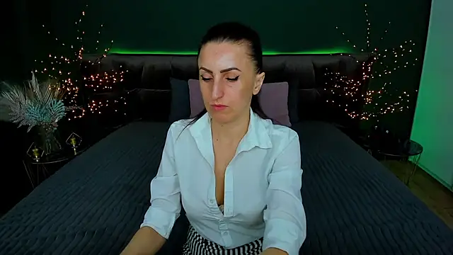 Rebecca Diamond online show from March 19, 3:29 pm