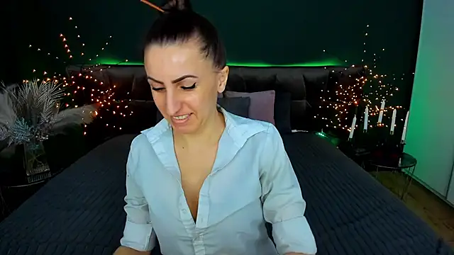 Rebecca Diamond online show from February 26, 6:45 am