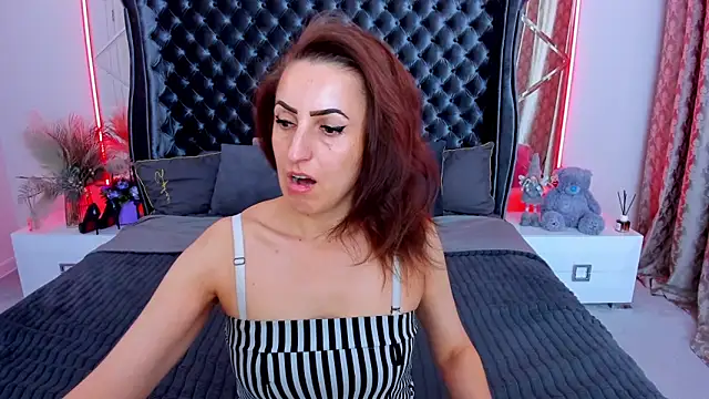 Snapshot of Rebecca_Diamond chatting on April 21, 5:36 am Rebecca Diamond online show from April 21, 5:36 am