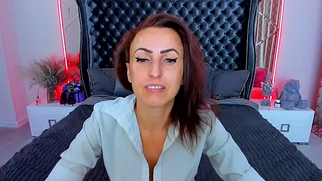 Snapshot of Rebecca_Diamond chatting on July 6, 5:37 am Rebecca Diamond online show from July 6, 5:37 am