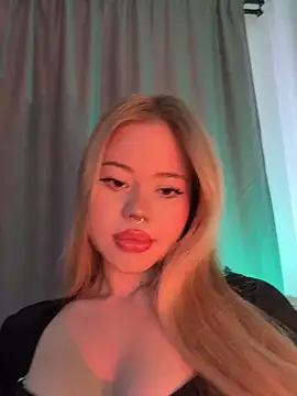 curchez  online show from February 6, 8:23 pm