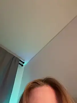 curchez  online show from February 14, 11:20 pm