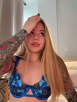 curchez  online show from December 4, 8:28 pm