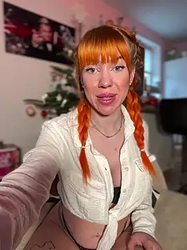 Snapshot of Pia_July_ chatting on December 18, 11:34 am Pia July  online show from December 18, 11:34 am