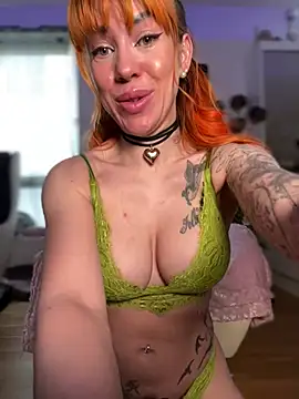 Snapshot of Pia_July_ chatting on January 4, 11:54 am Pia July  online show from January 4, 11:54 am