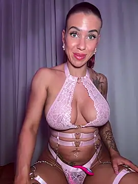 Snapshot of Pia_July_ chatting on October 22, 8:19 pm Pia July  online show from October 22, 8:19 pm