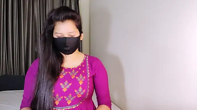 YourLovelyQueen online show from December 16, 10:03 pm