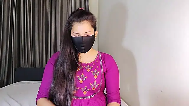 YourLovelyQueen online show from January 15, 7:55 pm