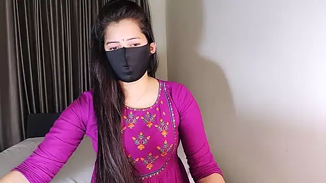 YourLovelyQueen online show from March 9, 3:43 am
