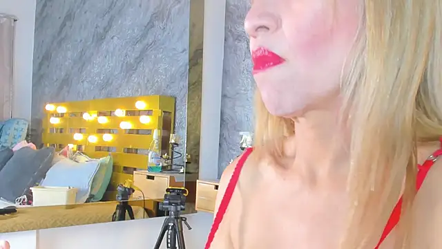 Snapshot of elena_mature chatting on February 22, 7:14 pm elena mature online show from February 22, 7:14 pm
