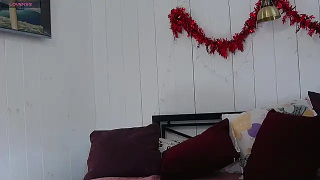 Snapshot of CindyJonson chatting on December 13, 9:35 am CindyJonson online show from December 13, 9:35 am