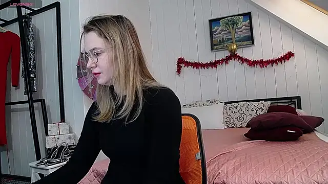 Snapshot of CindyJonson chatting on February 13, 7:24 am CindyJonson online show from February 13, 7:24 am