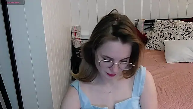 Snapshot of CindyJonson chatting on March 9, 7:23 am CindyJonson online show from March 9, 7:23 am