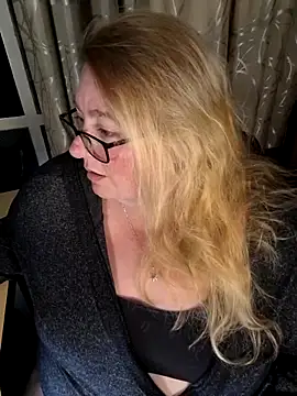 Iceprincess2bad4u online show from February 12, 6:14 pm