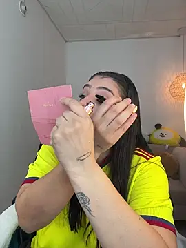 YummyAnna  online show from January 7, 7:38 pm