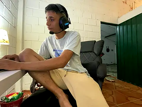 Max TheHorseDick online show from September 25, 2:48 am