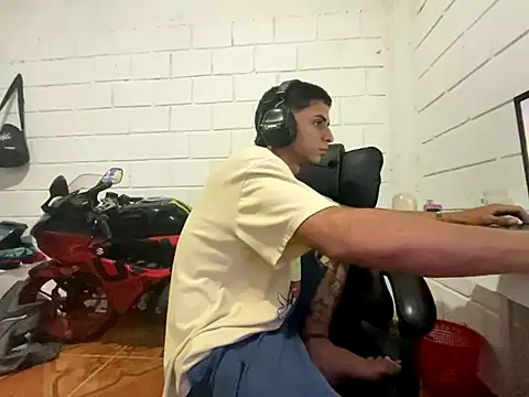 Max TheHorseDick online show from December 3, 11:58 pm