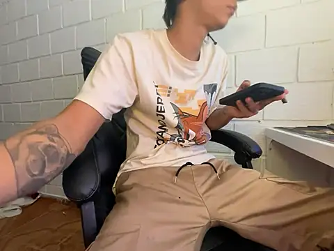 Max TheHorseDick online show from January 12, 3:01 am