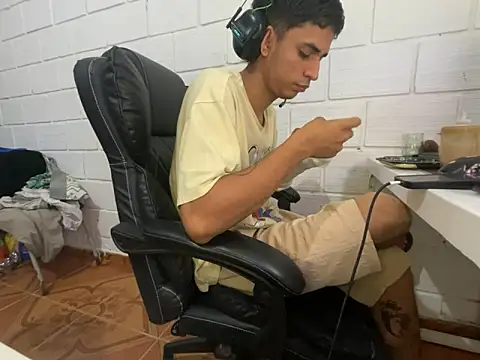 Max TheHorseDick online show from February 19, 9:22 pm