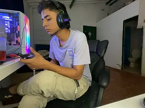 Max TheHorseDick online show from March 25, 6:30 am