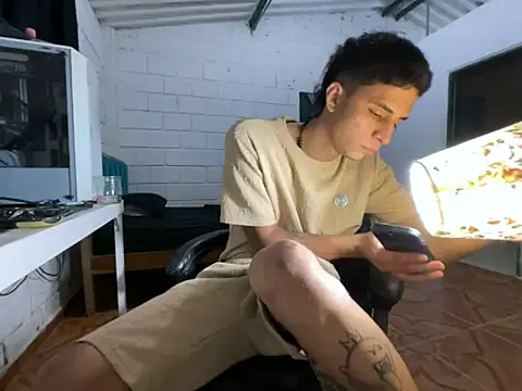 Max TheHorseDick online show from April 28, 12:31 am