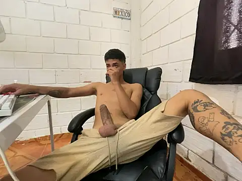 Max TheHorseDick online show from May 14, 5:53 pm