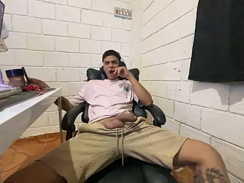 Max TheHorseDick online show from May 17, 12:19 am