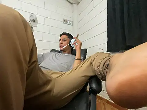 Max TheHorseDick online show from May 27, 1:57 am