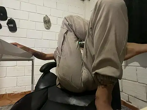 Max TheHorseDick online show from June 20, 1:52 am