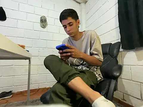 Max TheHorseDick online show from July 2, 2:33 am