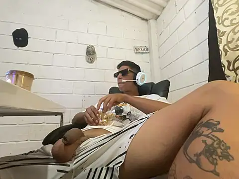 Max TheHorseDick online show from July 22, 8:55 pm