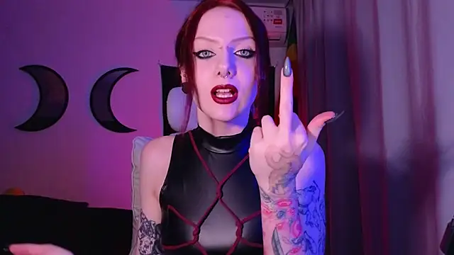 Ivon Diaz online show from March 6, 10:15 pm