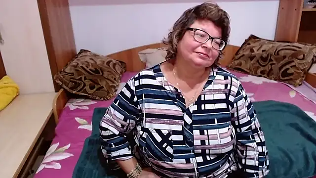 SweetMommaX online show from October 16, 1:56 pm