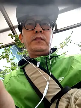 Snapshot of Ssk10N chatting on October 11, 8:13 am Ssk10N online show from October 11, 8:13 am