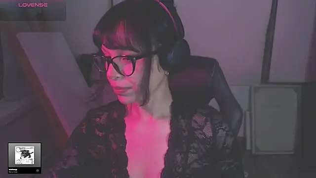 Snapshot of alien__show chatting on March 6, 7:16 am alien show online show from March 6, 7:16 am