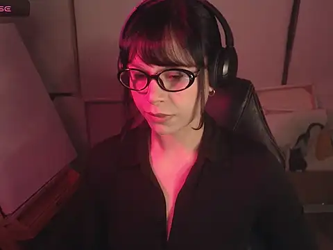 Snapshot of alien__show chatting on March 20, 3:44 am alien show online show from March 20, 3:44 am