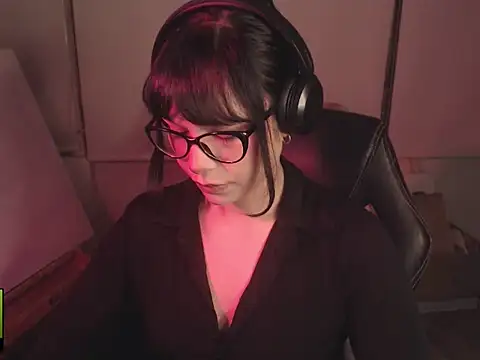 Snapshot of alien__show chatting on March 23, 1:31 am alien show online show from March 23, 1:31 am