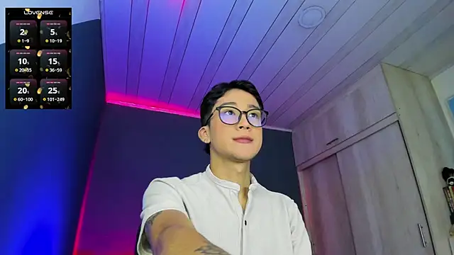 Snapshot of tom_Howard chatting on January 9, 5:00 pm tom Howard online show from January 9, 5:00 pm