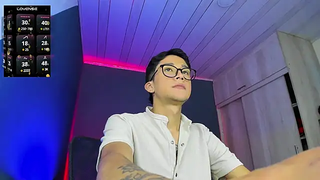 Snapshot of tom_Howard chatting on January 10, 1:10 am tom Howard online show from January 10, 1:10 am