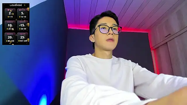 Snapshot of tom_Howard chatting on January 12, 5:45 am tom Howard online show from January 12, 5:45 am