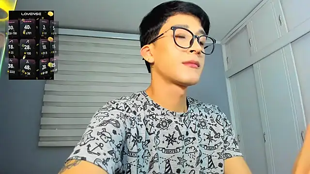 Snapshot of tom_Howard chatting on September 10, 2:11 am tom Howard online show from September 10, 2:11 am