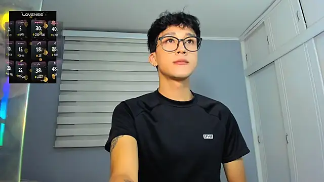 Snapshot of tom_Howard chatting on September 14, 4:22 am tom Howard online show from September 14, 4:22 am