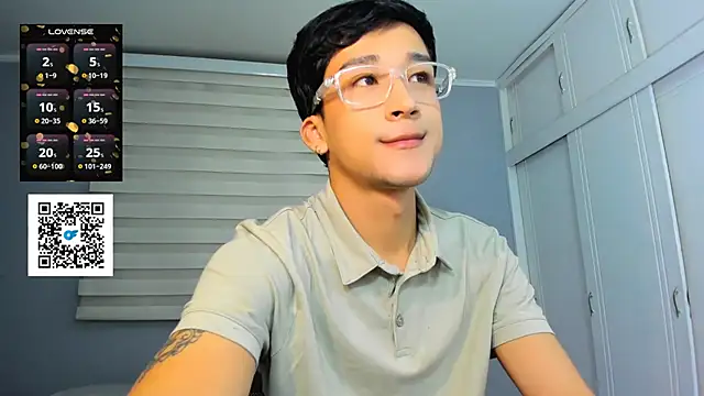 Snapshot of tom_Howard chatting on September 28, 1:55 am tom Howard online show from September 28, 1:55 am